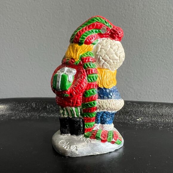 Vintage 1982 Kissing Couple Boy and Girl Figurine - Picture 5 of 7